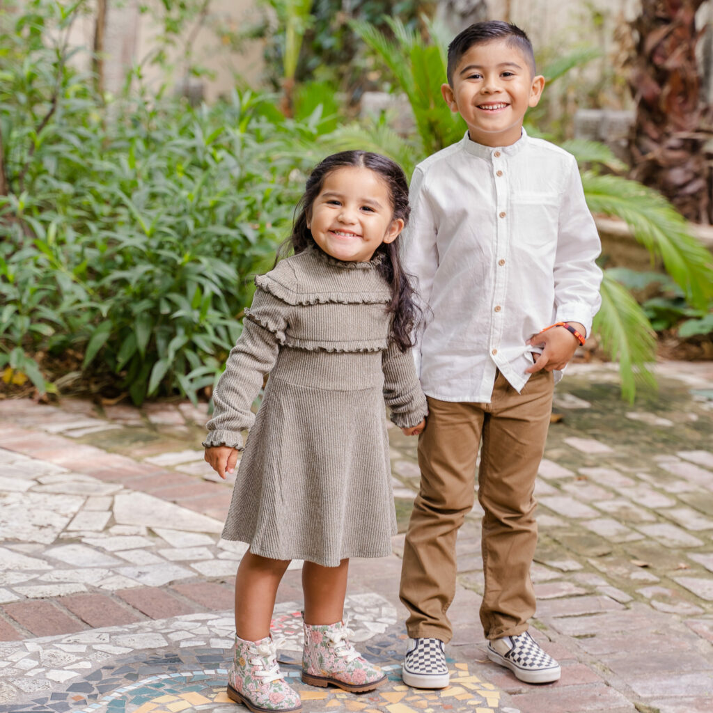 Your kids will have fun during family pictures. Photo Fusion Studio